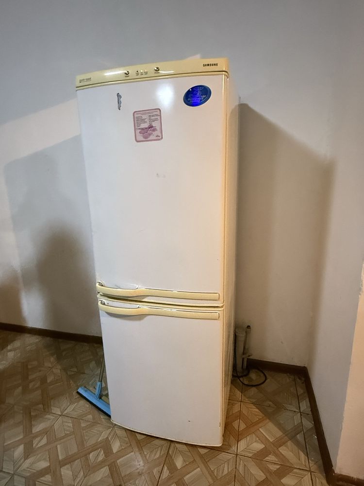 Продается холодильник Самсунг