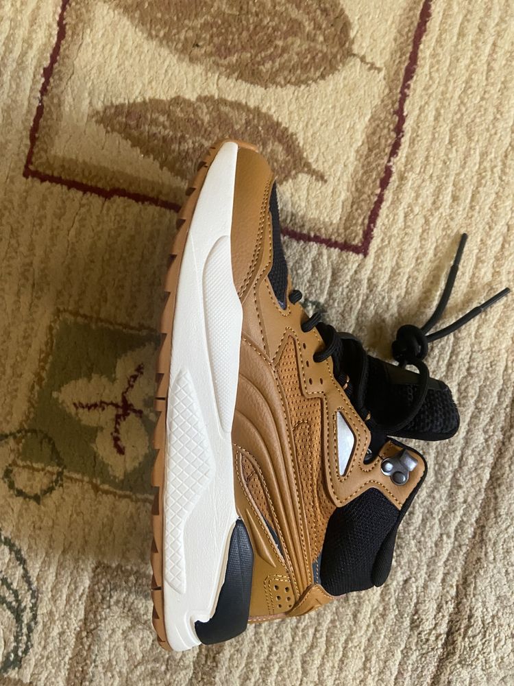 Продам спортивные ботинки Puma.