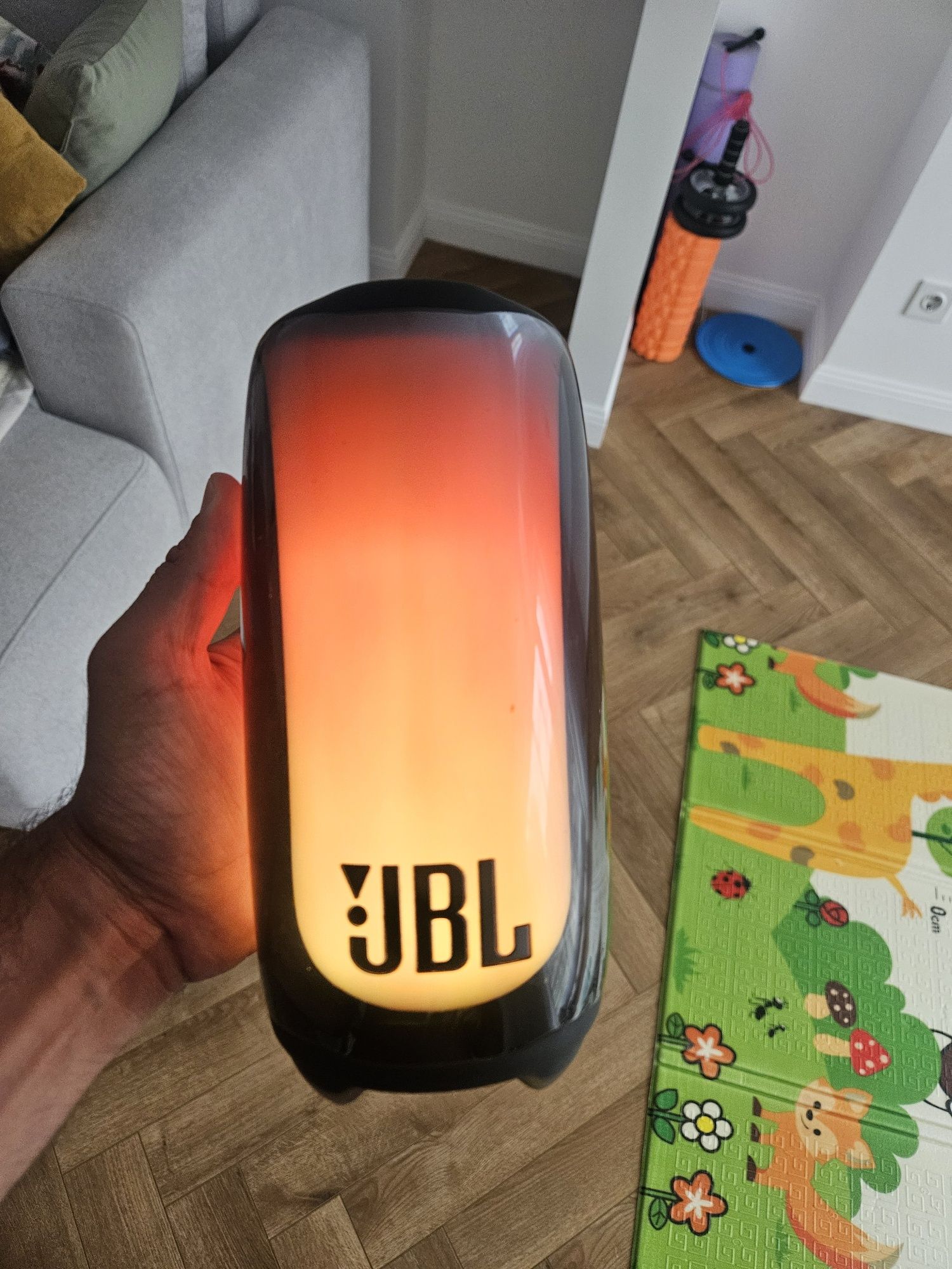 Продам колонки JBL Pulse 5