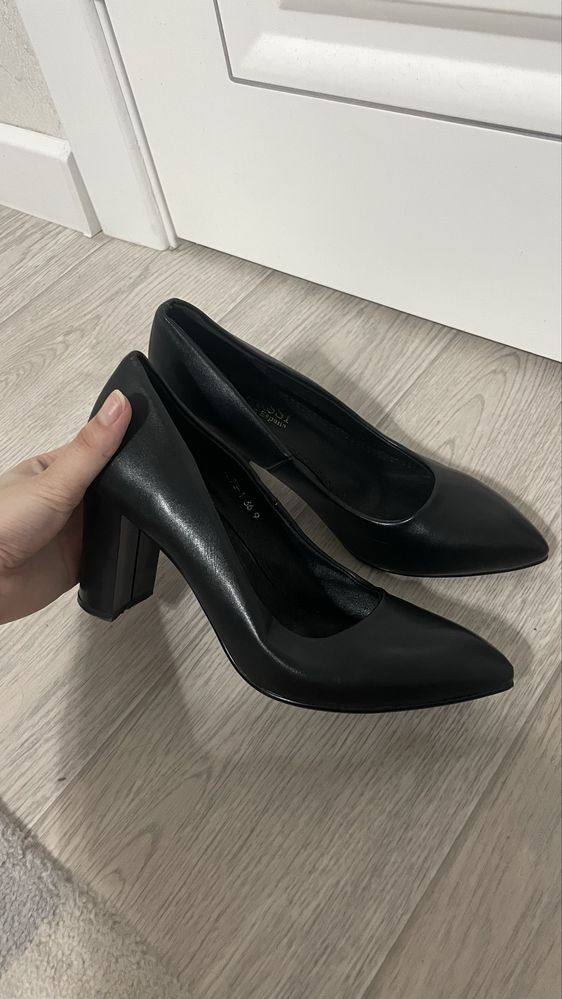 Продаю одежду которую уже не ношу, низкие цены