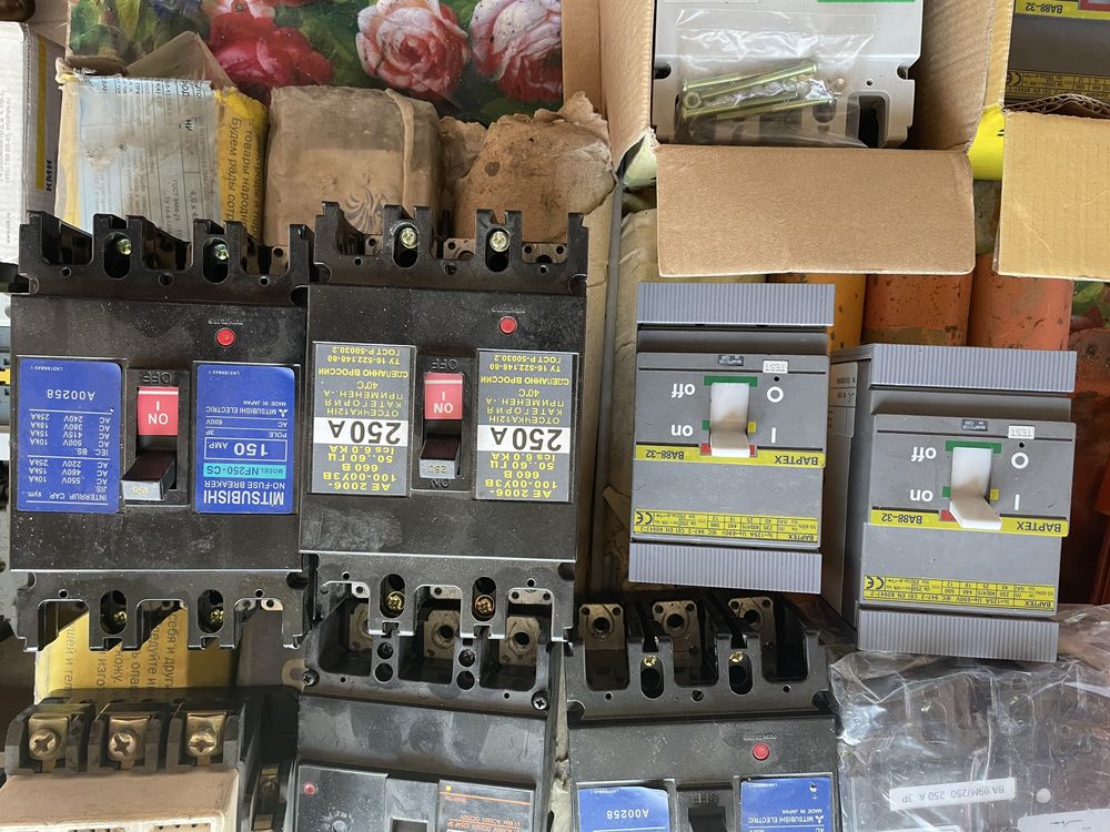 Плавкие вставки 250А 200А 150А, 125А, 80А.