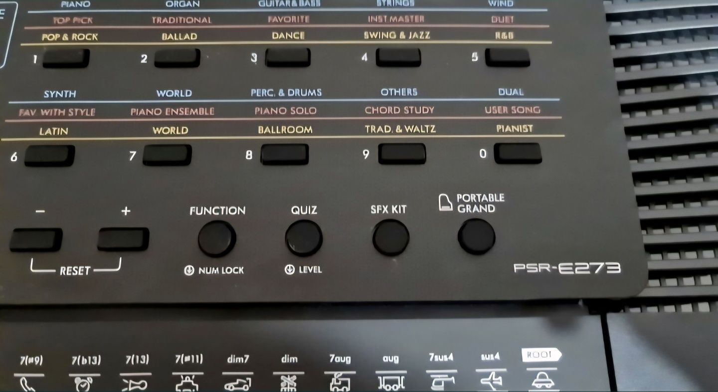 Продается синтезатор Yamaha PSR-E273 (YPT - 270), черный, 55.000
