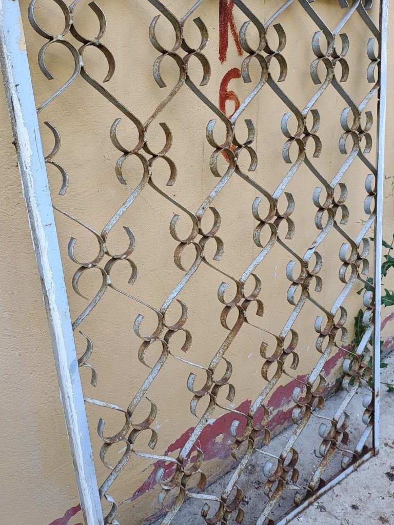 Решётки на окна б/у 4 штуки