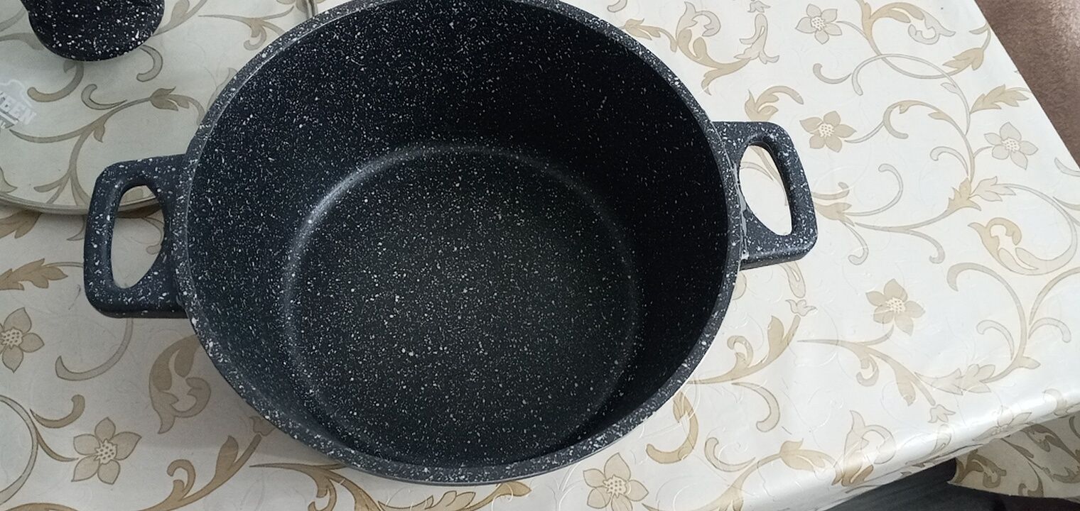 Кастрюля с крышкой
