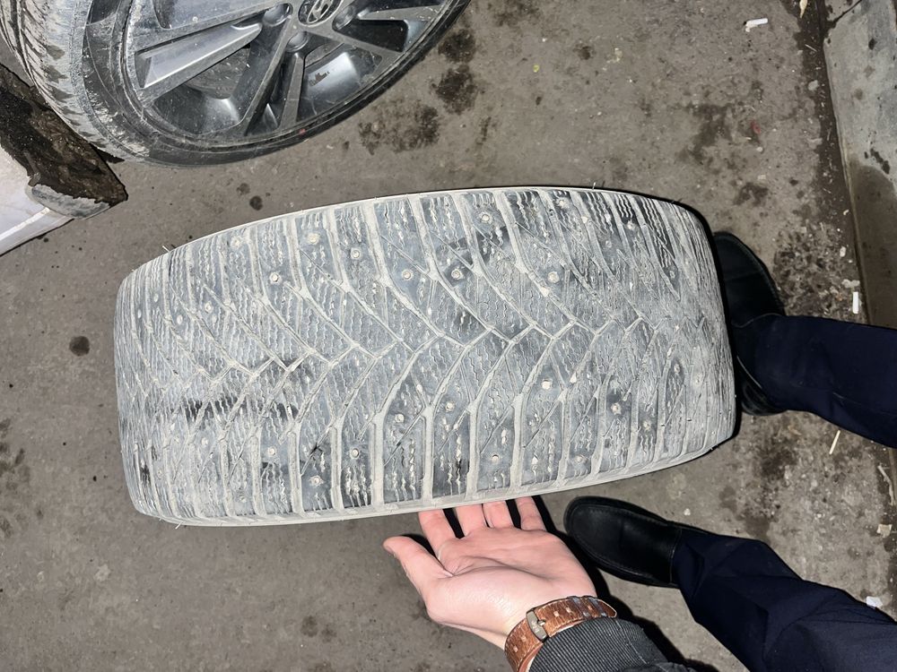 продам зимний комплект резины