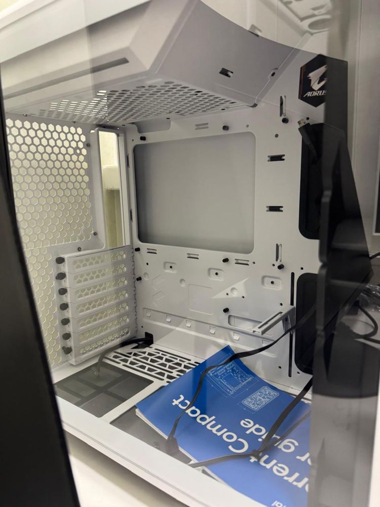 корпус стильный дорогой Fractal Design