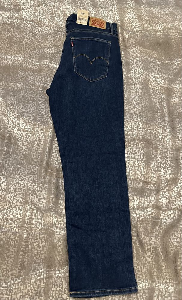 Поодаи джинсы от Levis