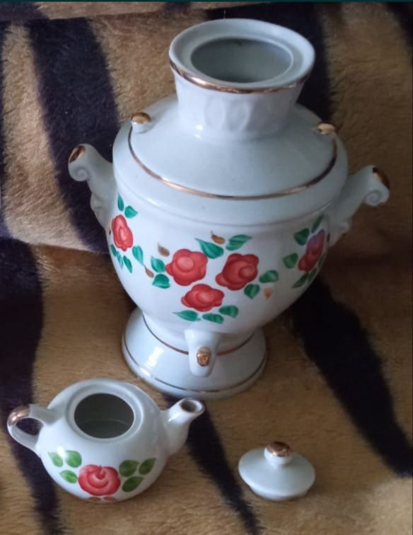 Фарфоровый самовар с чайником