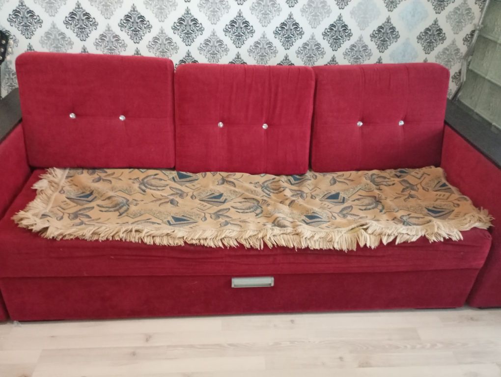 Срочно, продам диван.