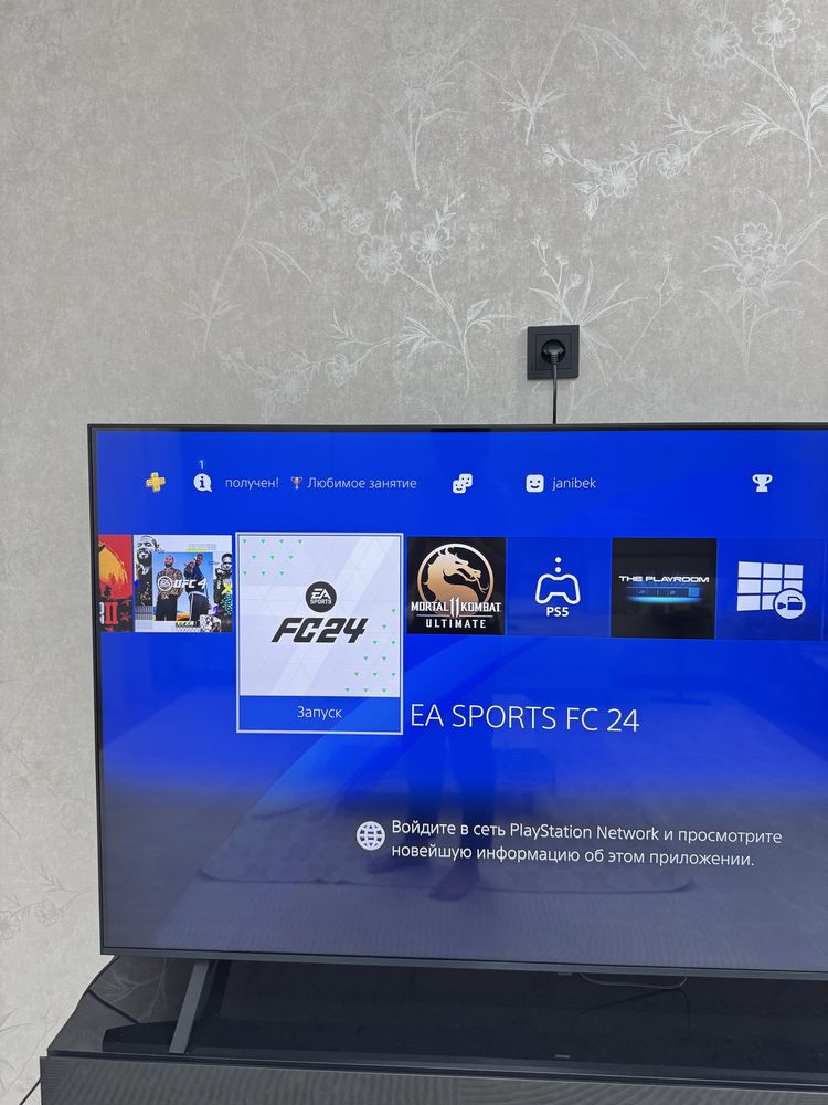 PS4 pro 1TB + 2 джойстика + игры