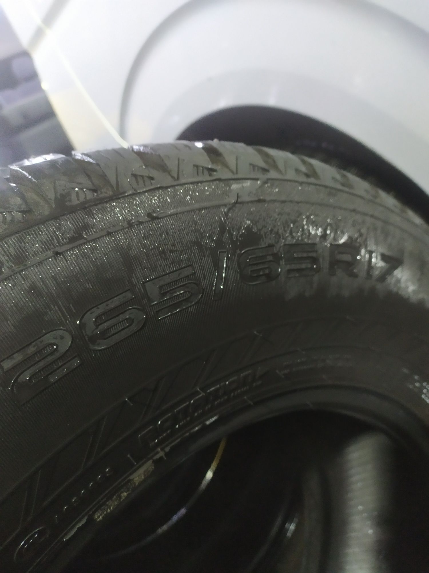 Продам резину nokian hakka 10. Шипованная