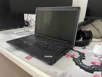 Ноутбук LENOVO в рабочем состоянии