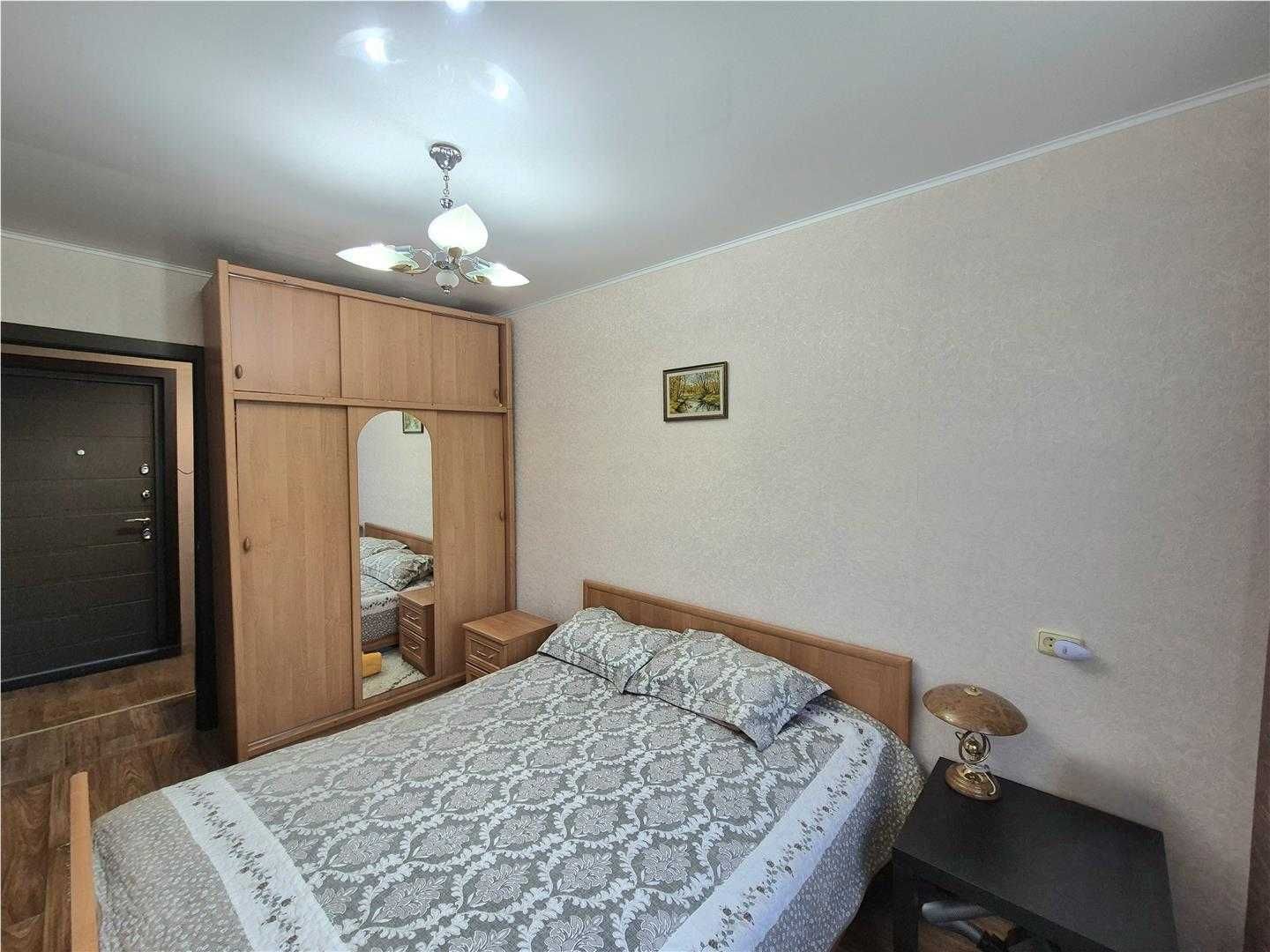 Продам 2 комн квартиру на 6 мкр на 4/5 эт