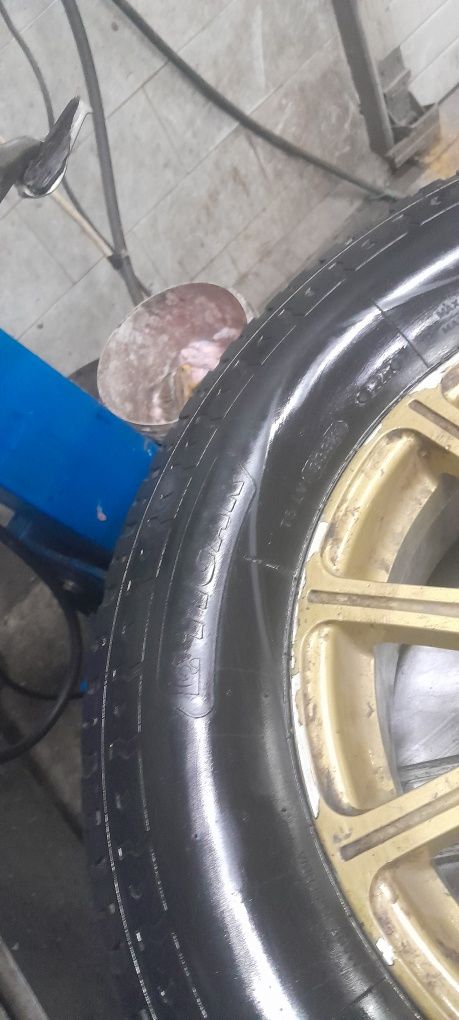 продам полу-комплект летних шин