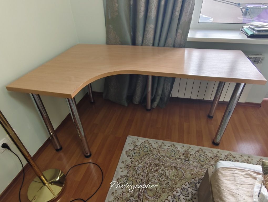 Продам рабочий стол с креслом