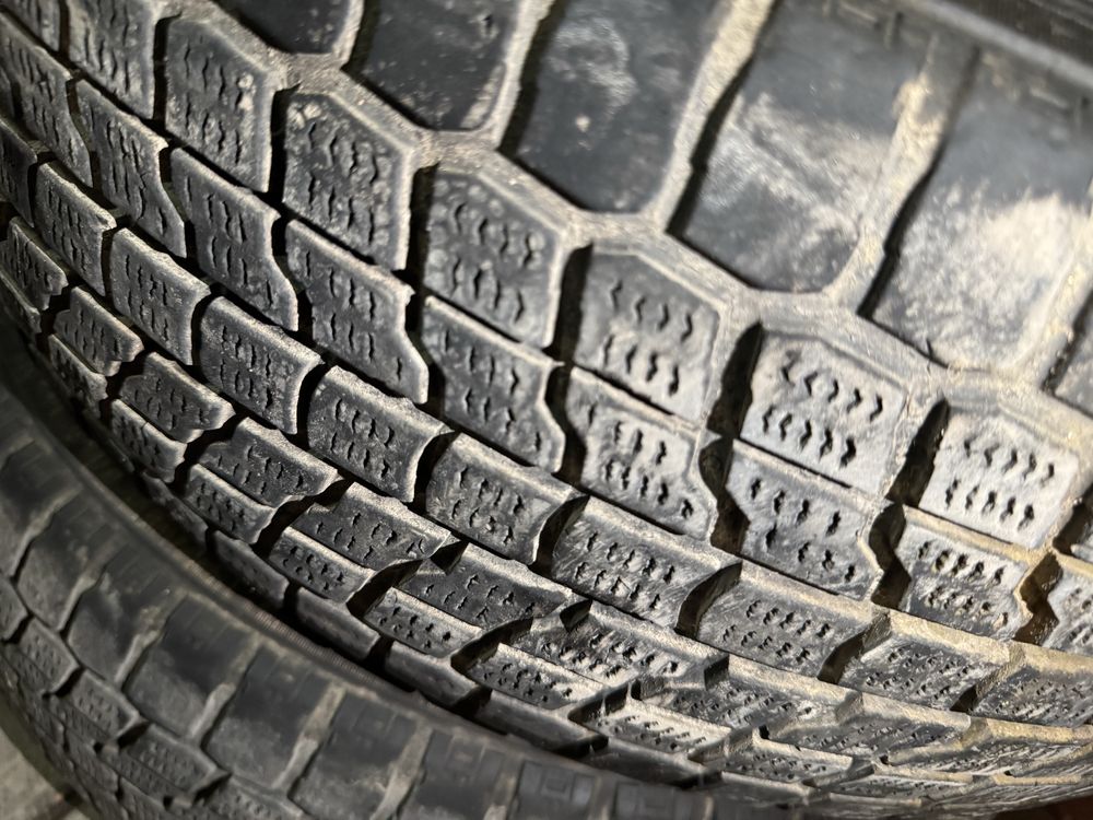 2 зимние шины Yokohama Geolandar I/T GO72 225/65R18 102Q
