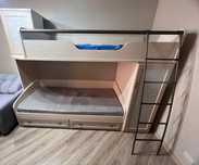 Продам кровать (детская, подростковая  подходит и для  взрослых)