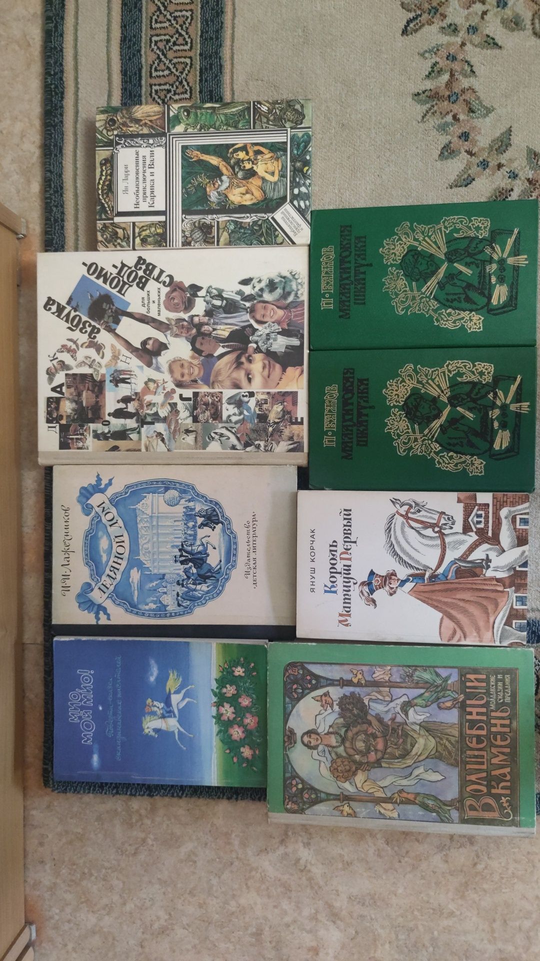 Продам детские книги в отличном состоянии