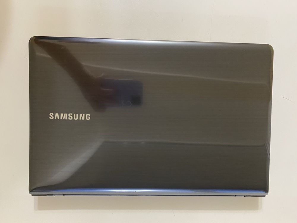 Ноутбук Samsung Core i5 2012 года 4/700 Гбт