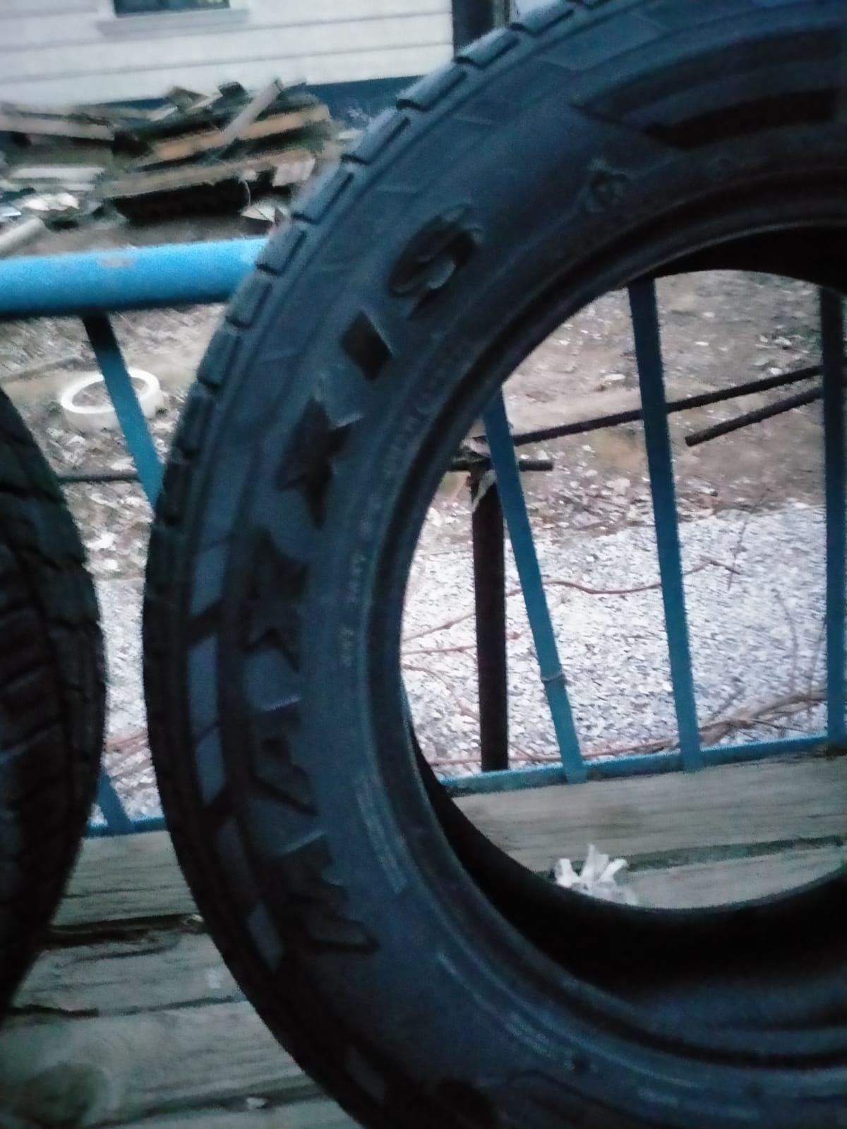 Продам авто шины размер 245/60/18. Исть 3 штуки, каждая по 7 тыс тенге