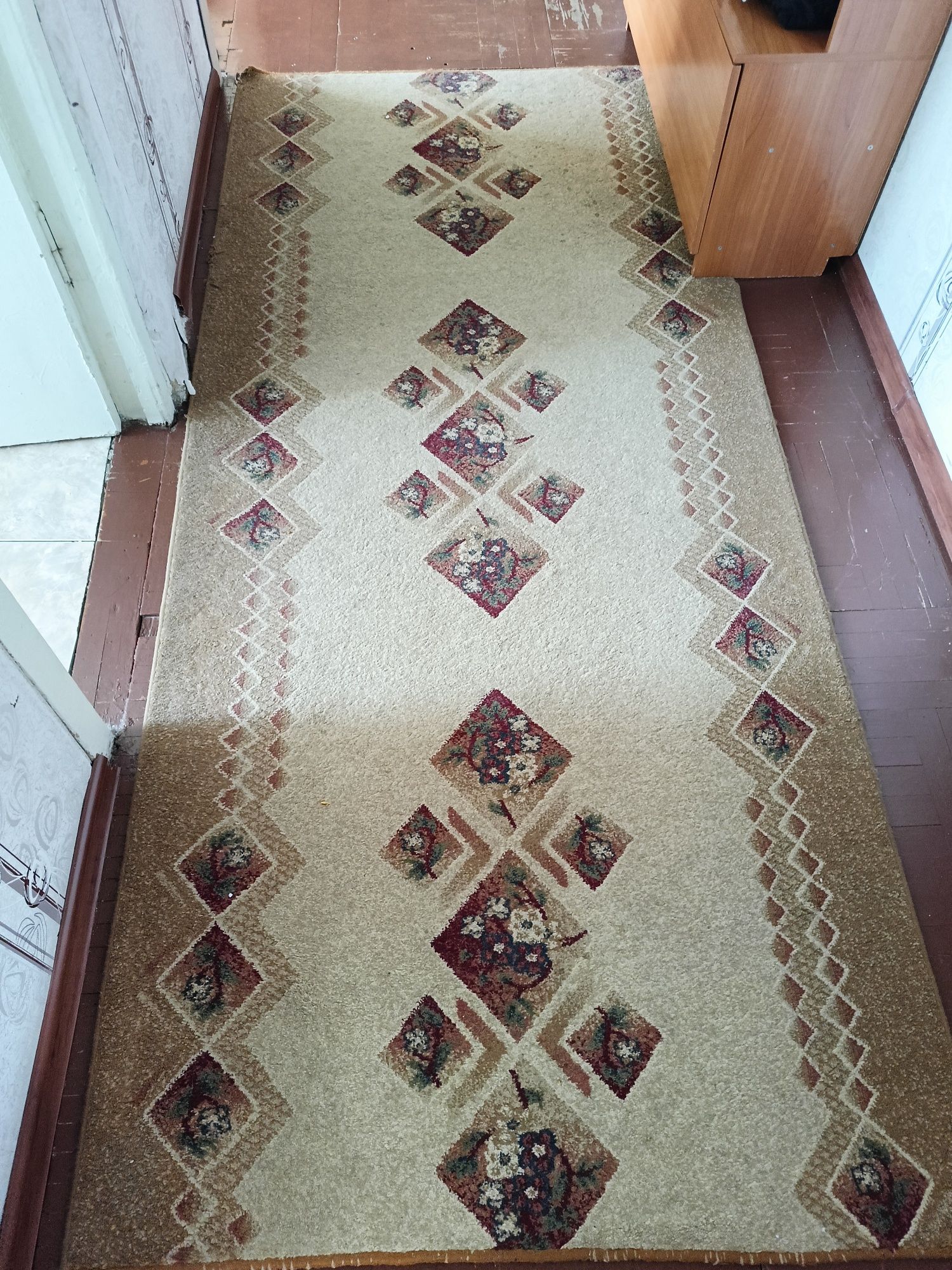 Продам б/у ковер и дорожку