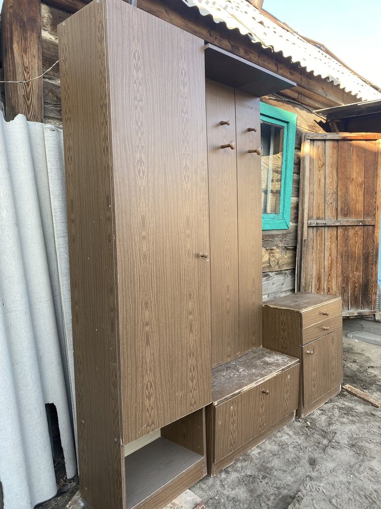 Продам Прихожую Шкафы/Тумбы/Прихожка