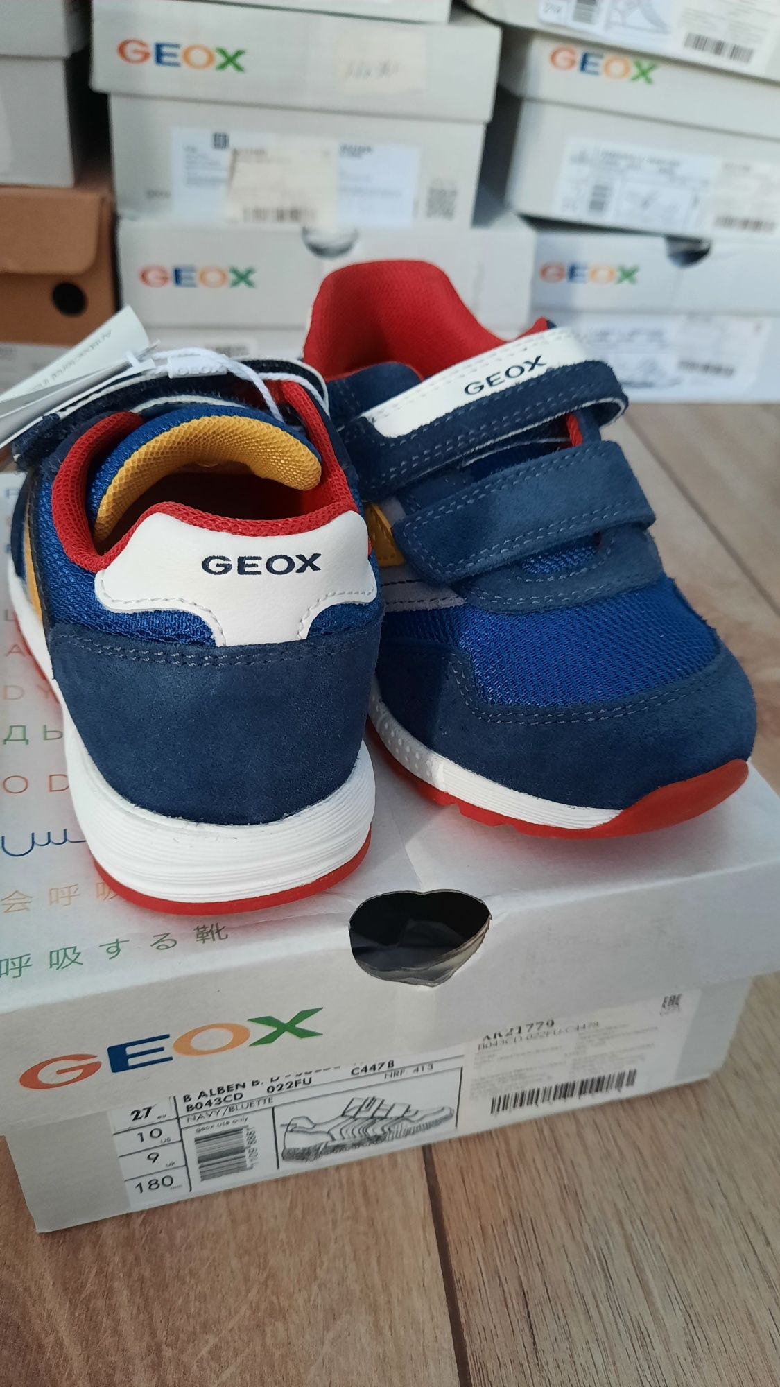 Крассовки детские от бренда Geox Италия  раз. 27