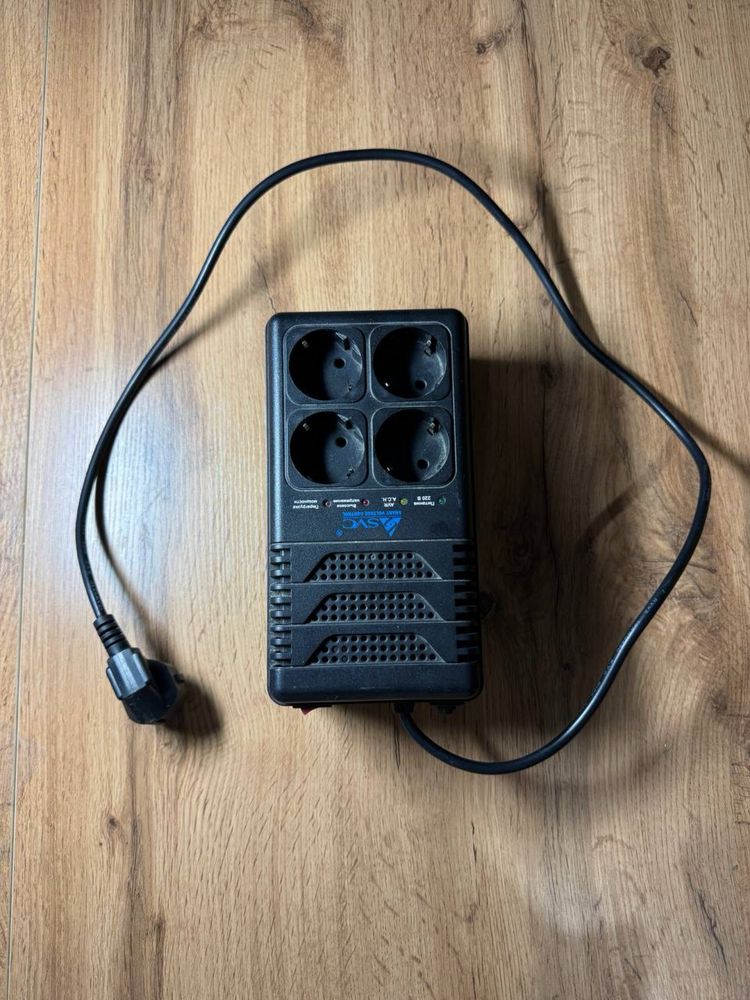 SVC AVR-1008-G стабилизатор напряжения
