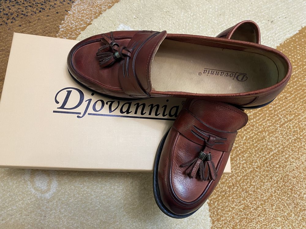 Лоферы кожаные Djovannia