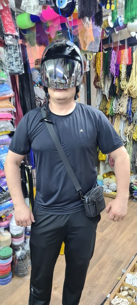 Продам Каска для мотоциклистов и мопедов,кароче универсальные.