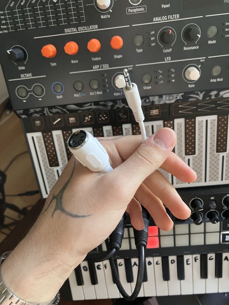 синтезатор Arturia MicroFreak