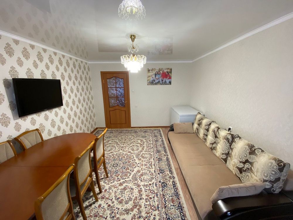 Продам стол и стулья (6 шт)