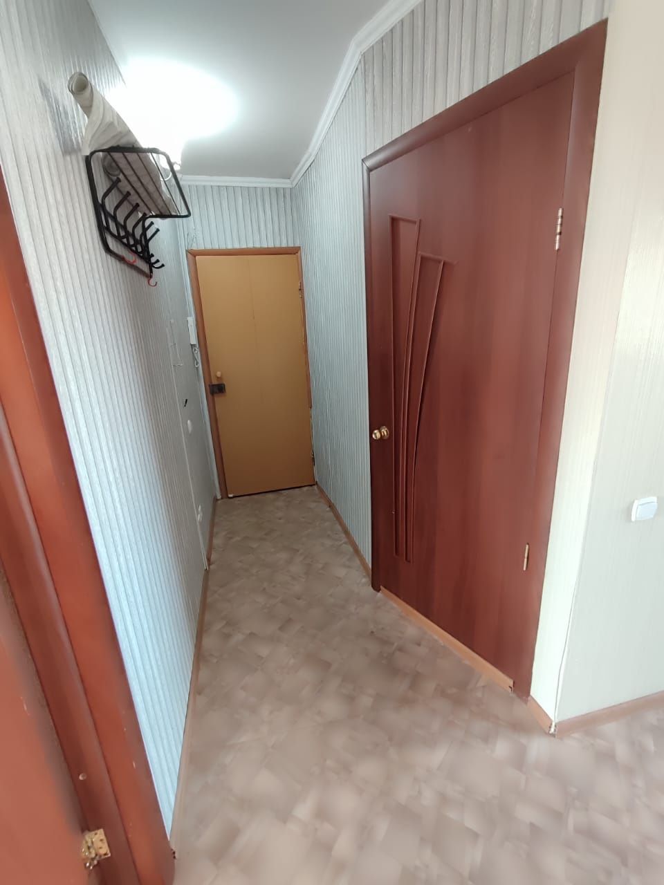 Продам 2 х комн . 5 -27,  5 этаж.