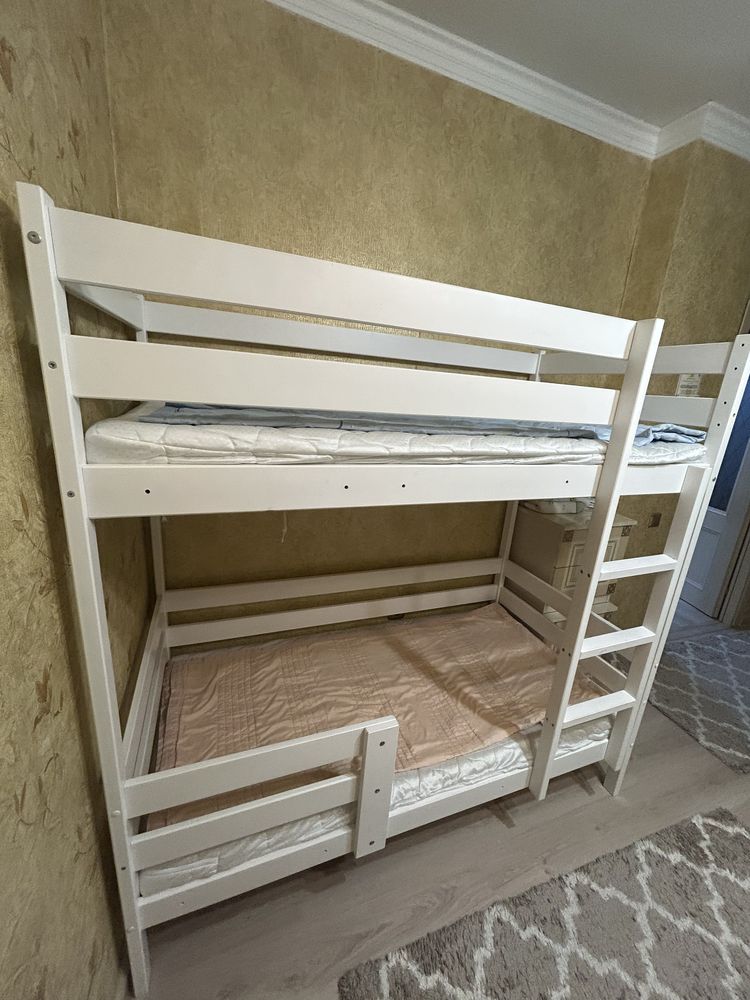 Срочно продам двухярусную кровать