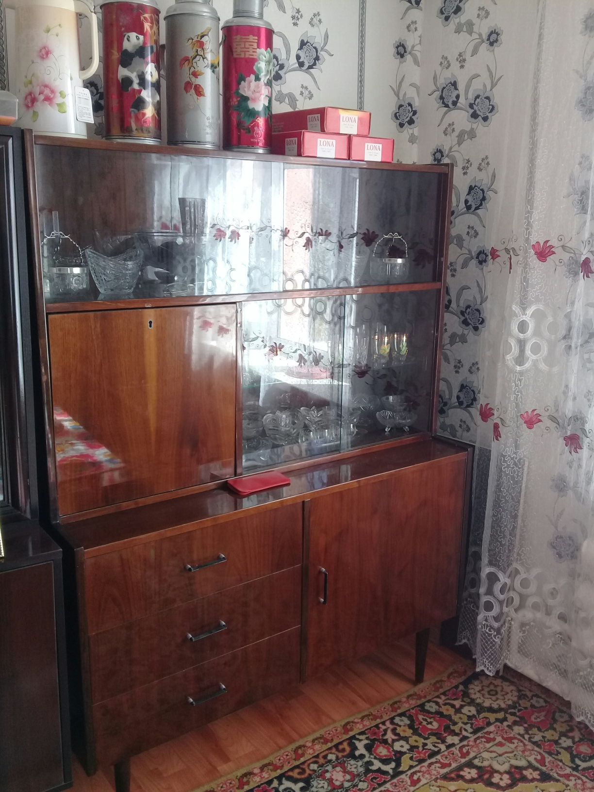 Продам сервант посудный
