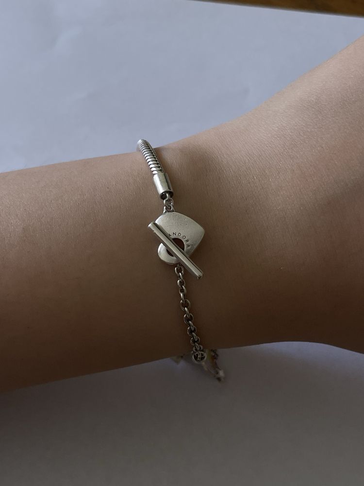 Продам лимитированный браслет Pandora с 3 шармиками