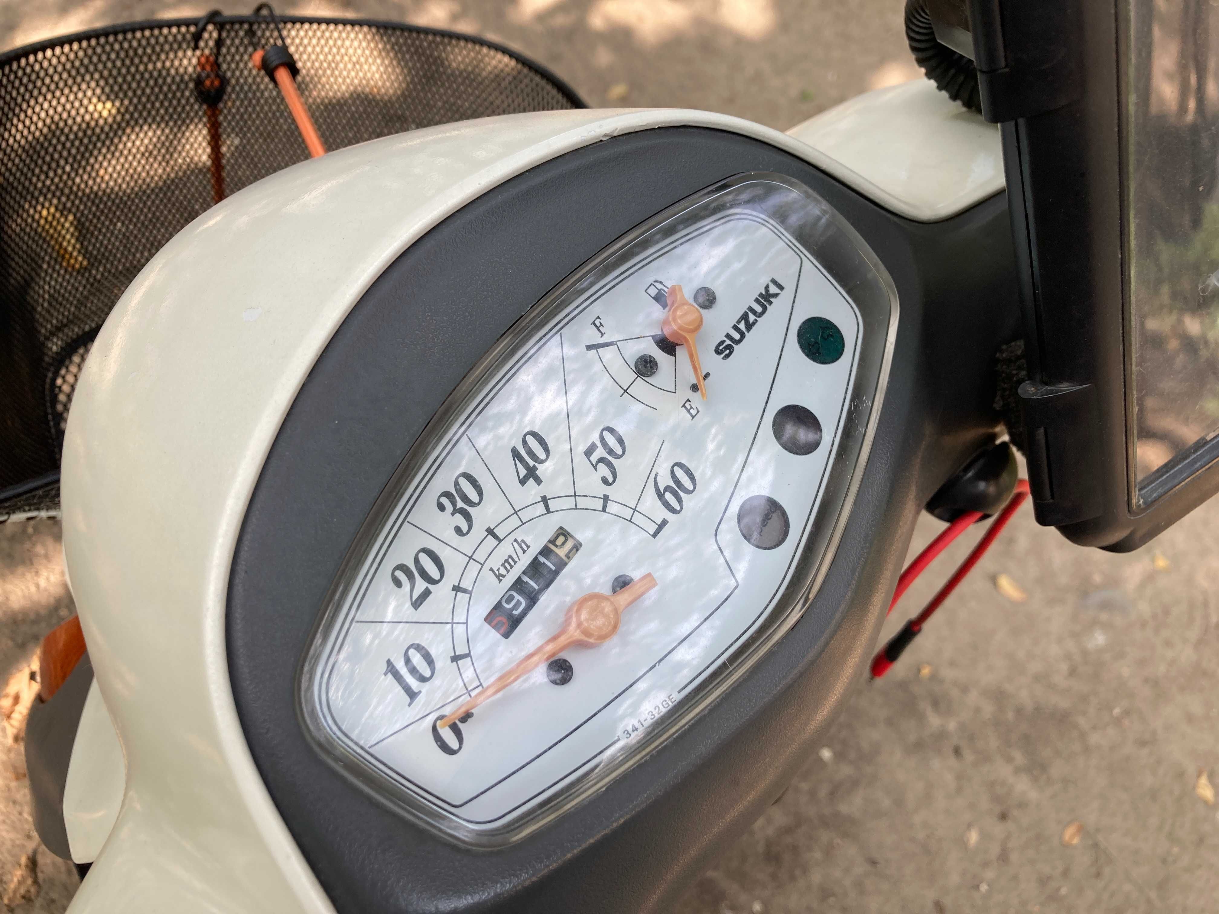 Мопед, скутер Suzuki lets 4