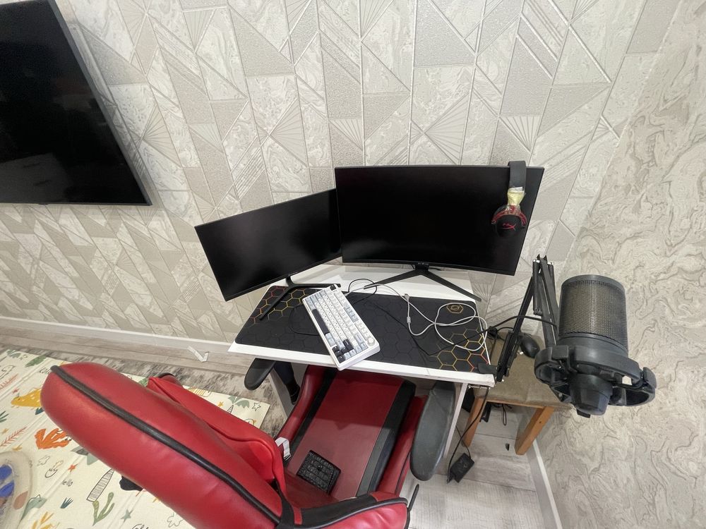 Продам два монитора для комп игр