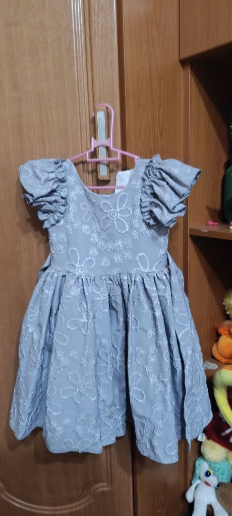Продам платья детские