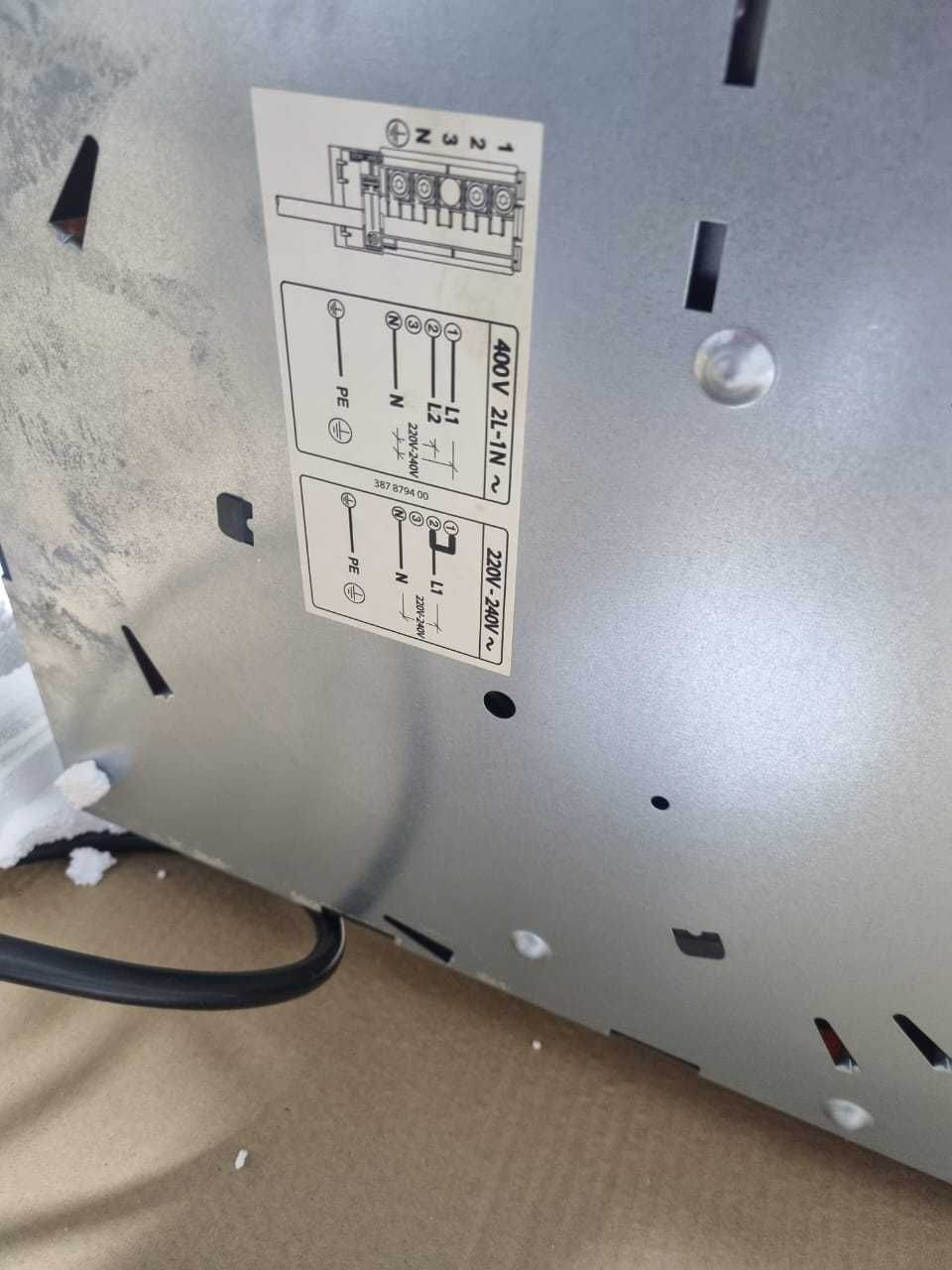 Продам электрическую варочную поверхность Electrolux EHF6232IOK