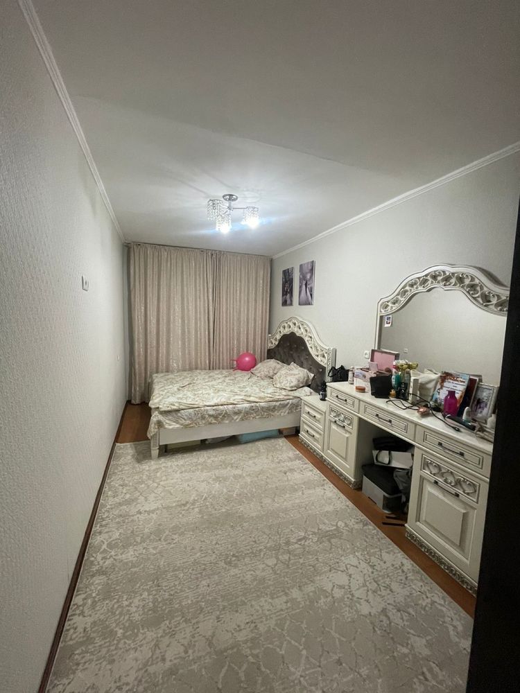 Продается спальный тумба , кровать, комод с пуфиком . Можно и отдельно