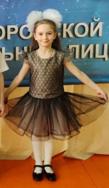 Удивительно красивое и нежное платье на девочку (128 )