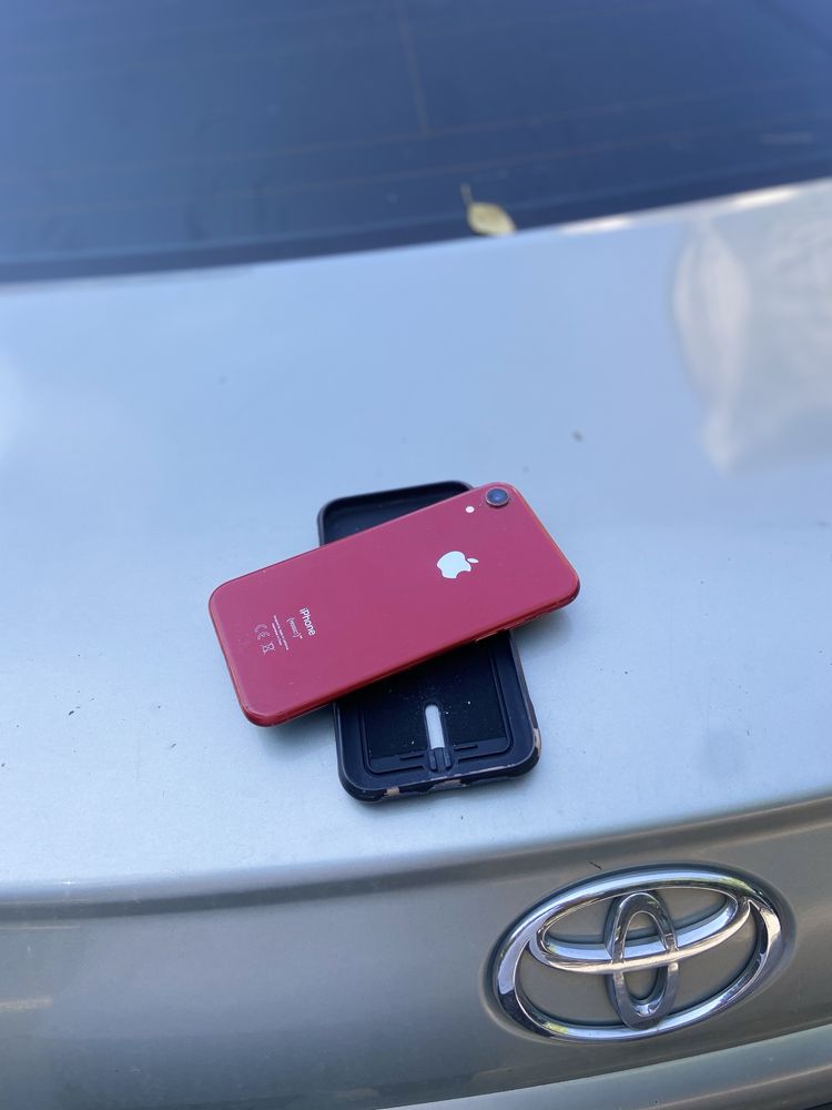 iPhone Xr, в красном цвете
