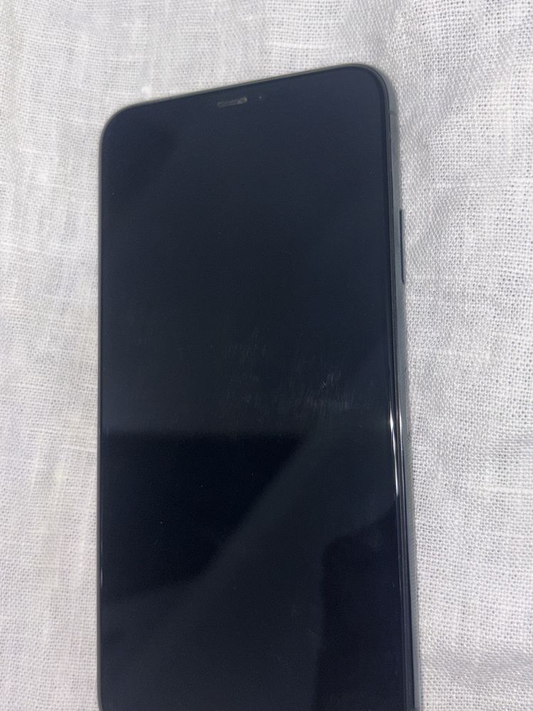 iPhone 11 Pro Max 64ГБ - в хорошем состоянии