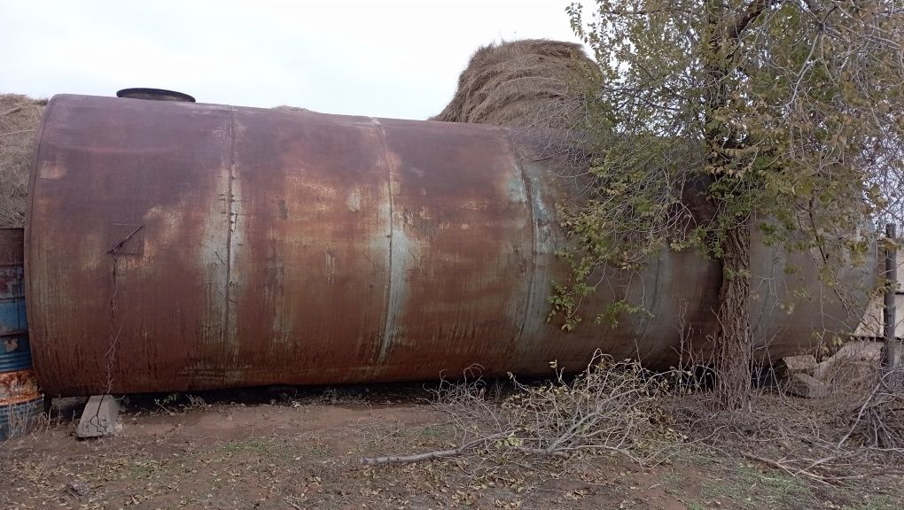 Бочка 50 куб.меняю на контейнер 40 тонник морской