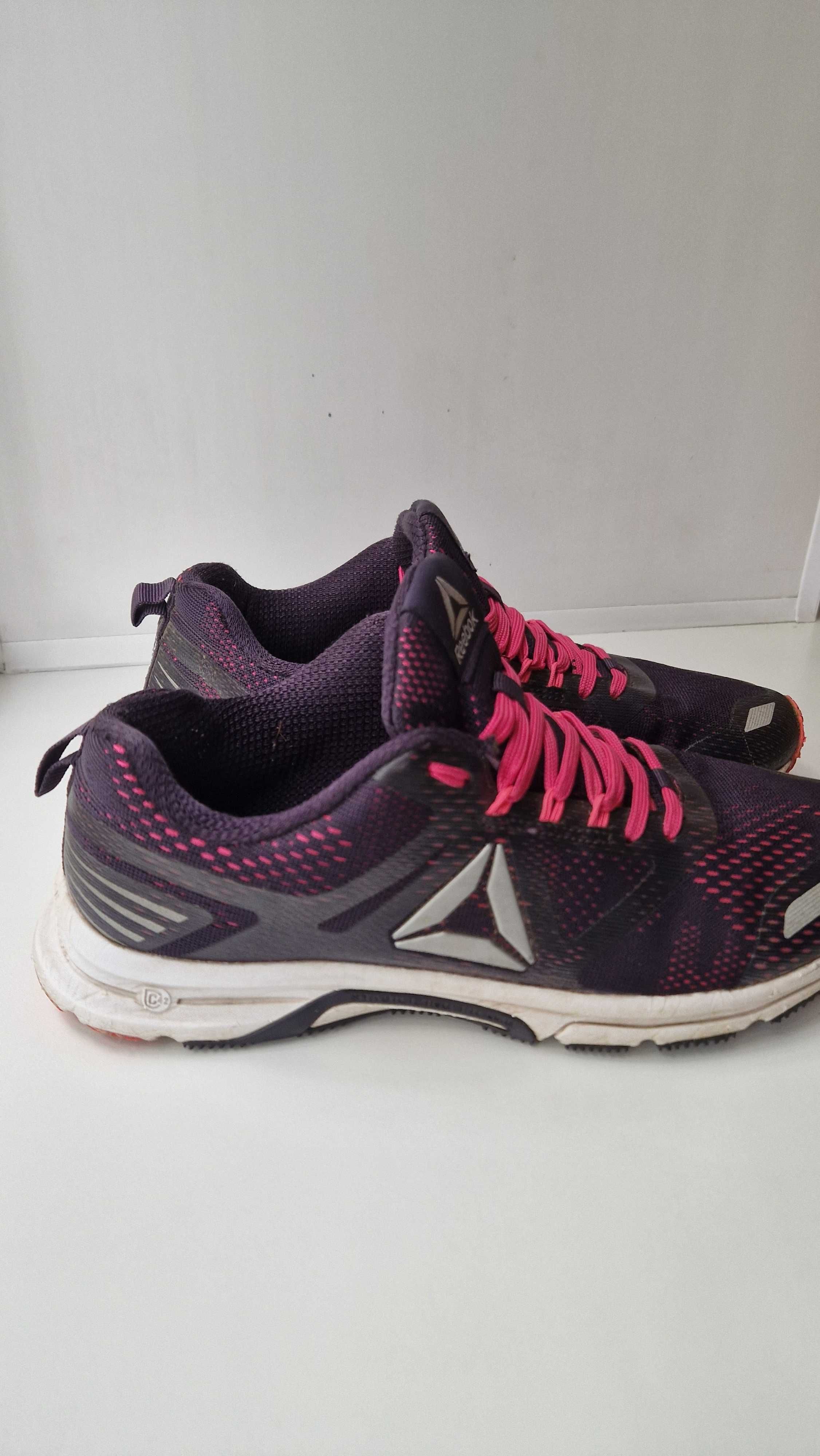 Продам кроссовки Reebok подойдут как мужчинам так и женщинам