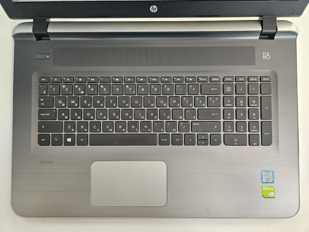 Офисный ноутбук HP Pavilion 17 - 17.3/Core i7-6500U/8GB/SSD 256GB/940M