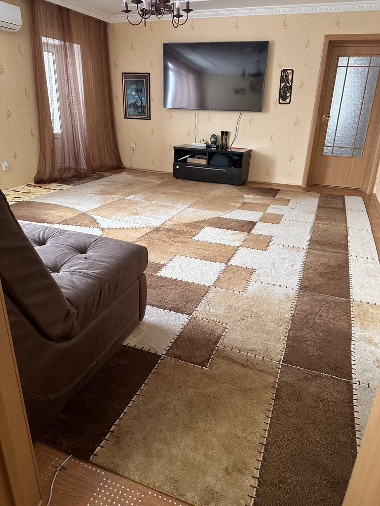 Продам 4-х комнатную квартиру, 1/6, кирпич.