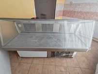 Продам холодильную витрину.
