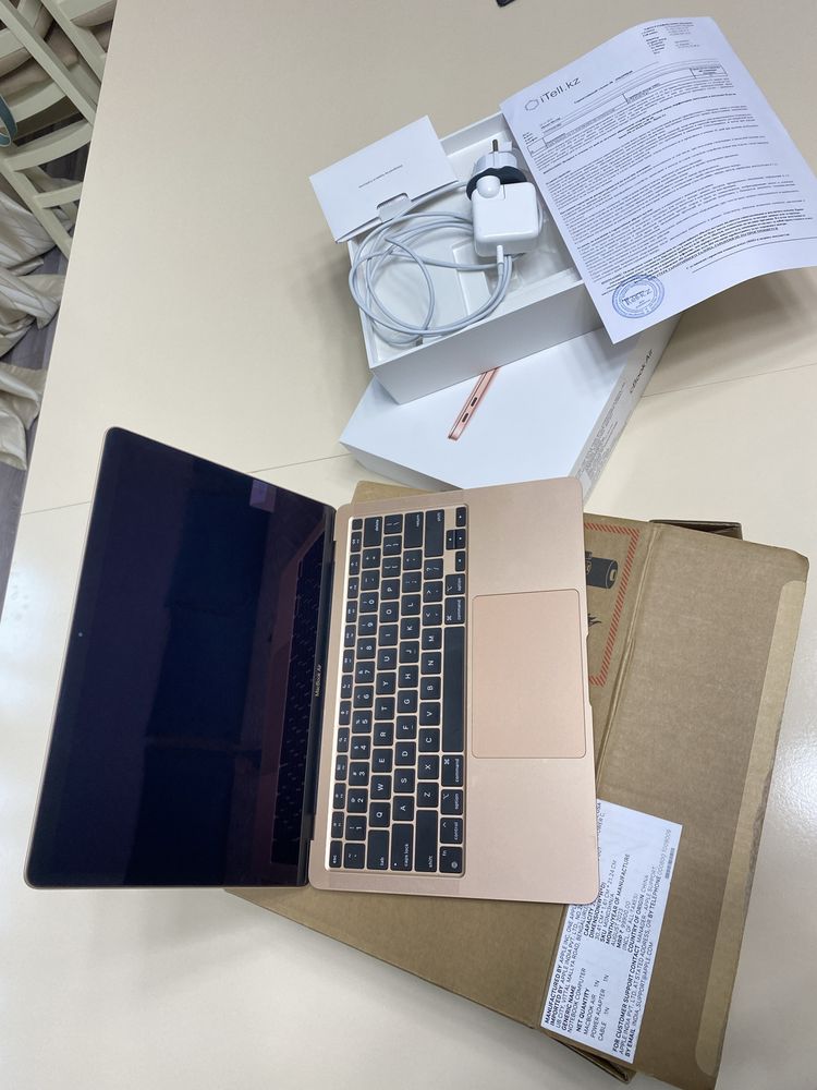 Apple macbook air 13 золотистый + Apple magic mouse 1 белый
